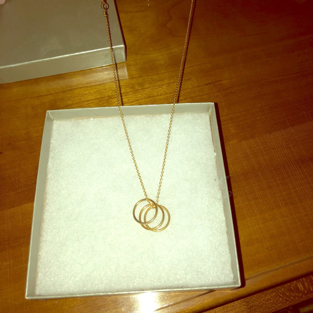 Beautiful gold necklace!